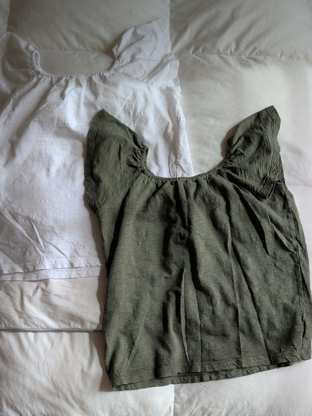 Old Navy Olive Green And White Short Sleeve Scoop-Neck Crop Tops